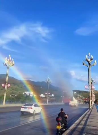 灑水車？不！這是來自四川涼山的“彩虹制造機(jī)”