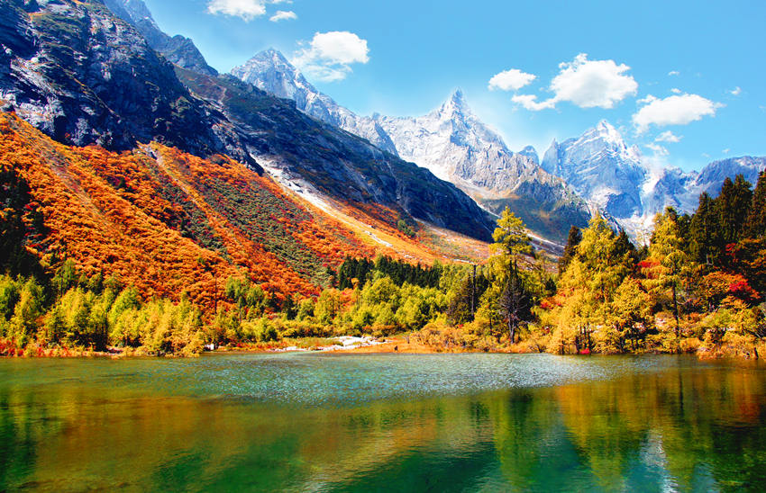紅山湖。畢棚溝景區(qū)供圖