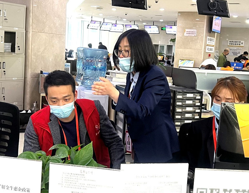 市民化身“辦事員”。金牛區(qū)委宣傳部供圖