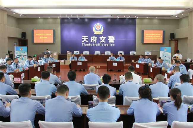 天府新區(qū)分局交警支隊團(tuán)總支組織開展“青春心向黨·護(hù)航大運(yùn)會·忠誠保平安”主題知識競賽活動。天府新區(qū)分局供圖