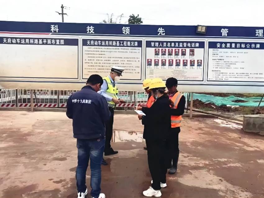 宣傳教育。成都市公安局天府新區(qū)分局供圖