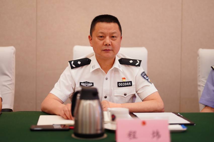 程煒講話。成都市公安局天府新區(qū)分局供圖