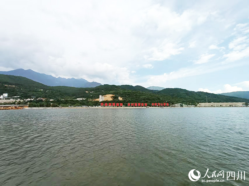 冕寧復(fù)興鎮(zhèn)建設(shè)村。吳舒婷攝