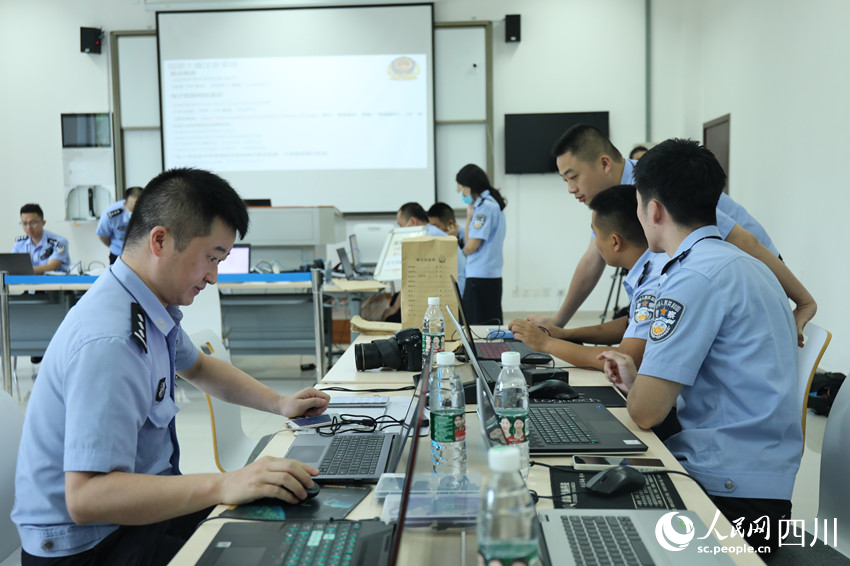 直擊比賽現(xiàn)場(chǎng)。侯杰攝