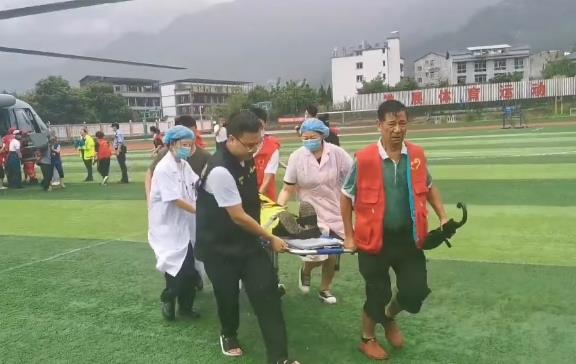 救援直升機緊急馳援平武 轉(zhuǎn)移受災(zāi)群眾39人