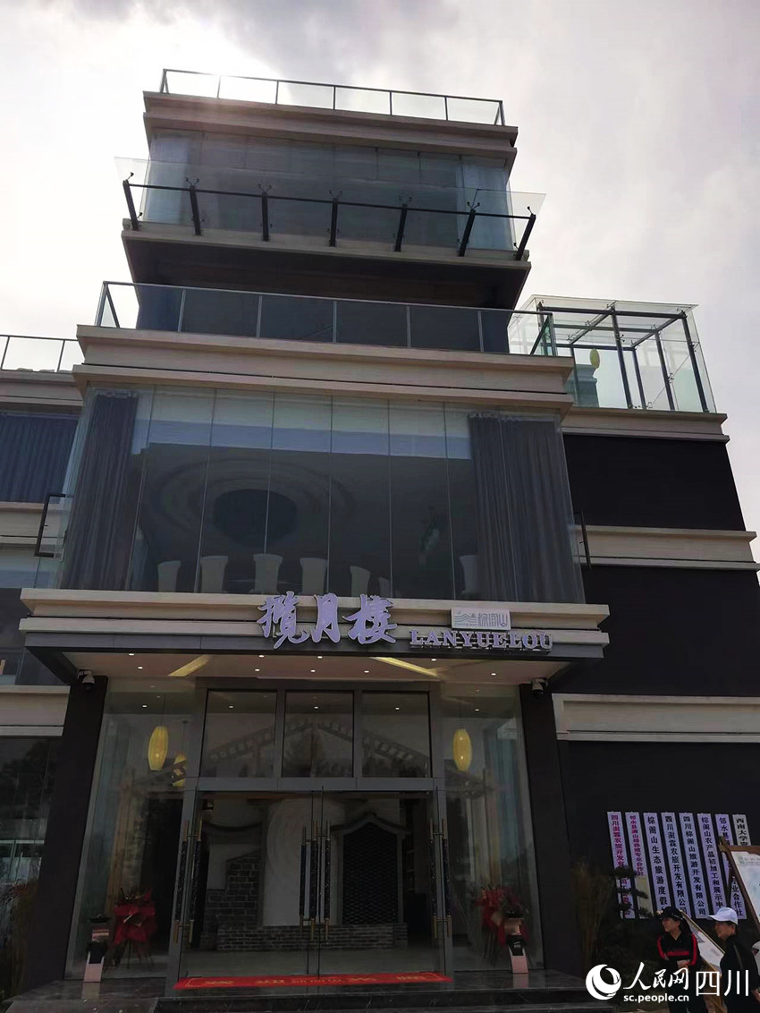 棕閣山攬月樓。李洪峰攝