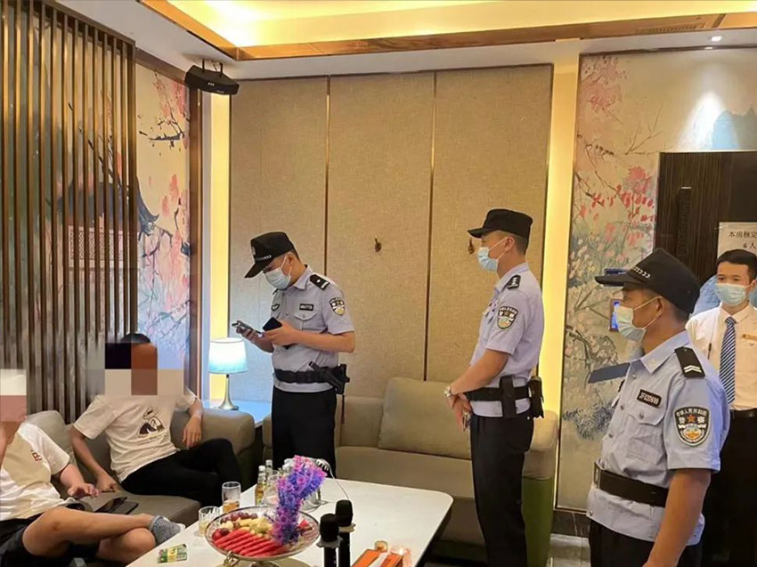 排查治安復(fù)雜區(qū)域。資陽市公安局供圖