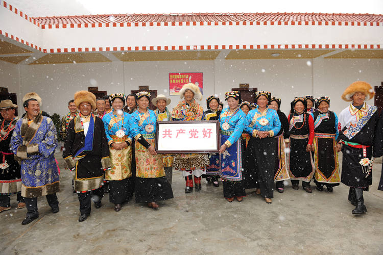 阿壩州群眾感黨恩聽黨話跟黨走。阿壩州委宣傳部供圖