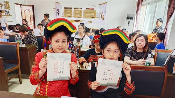 各民族居民參加社區(qū)舉辦的傳承中華民族優(yōu)秀傳統(tǒng)文化活動。沿灘融媒供圖