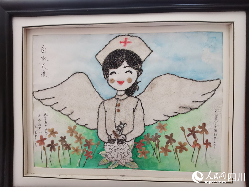 醫(yī)院職工制作的醫(yī)藥文化藝術(shù)品。人民網(wǎng) 劉海天攝