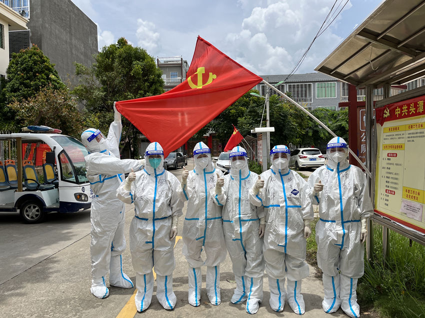 醫(yī)心向黨抗擊疫情。游青燕攝