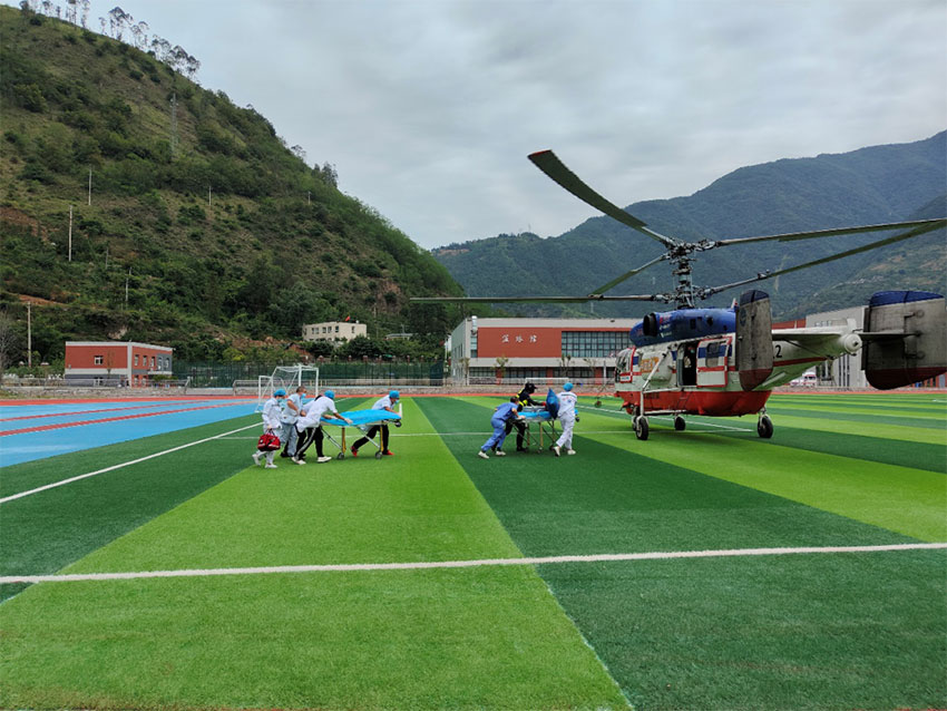 空中力量參與地震救援。四川省應(yīng)急管理廳供圖