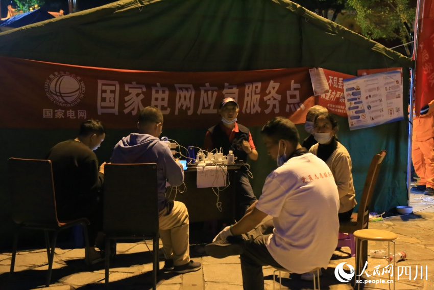 國家電網(wǎng)應急服務點。人民網(wǎng) 朱虹攝