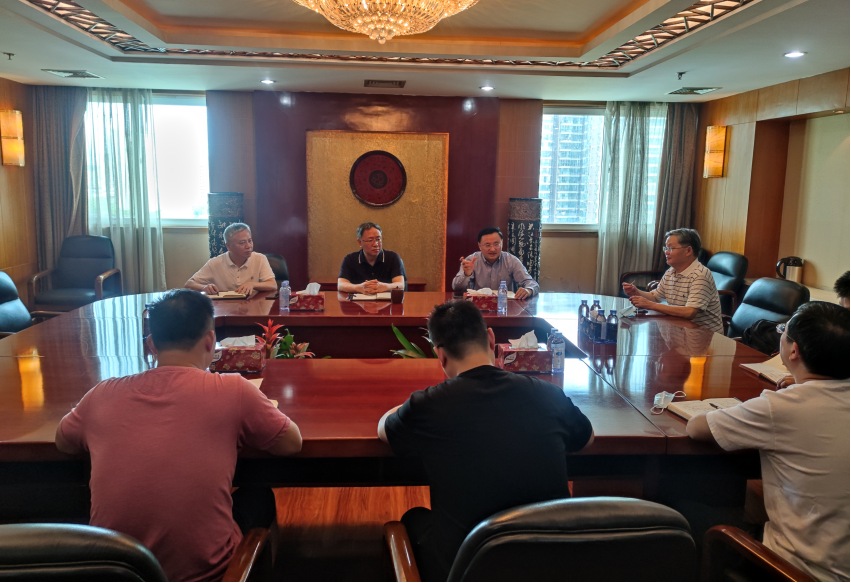 省地質(zhì)局黨委書記王建明，局黨委副書記、局長伍定召開搶險(xiǎn)救災(zāi)緊急會(huì)議。四川省地質(zhì)局供圖