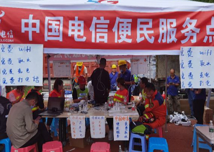 設(shè)置便民服務點。中國電信四川公司供圖