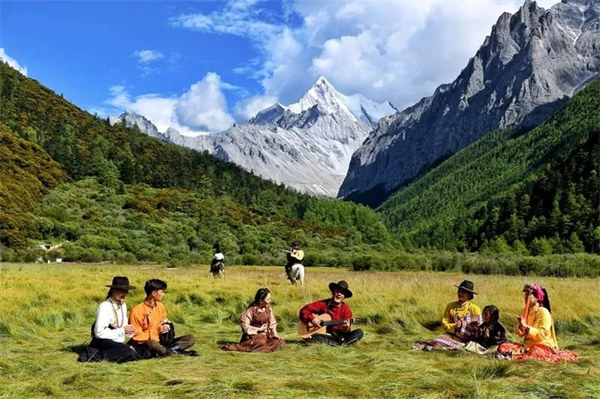 MV《向往亞丁》截圖。專輯制作方供圖