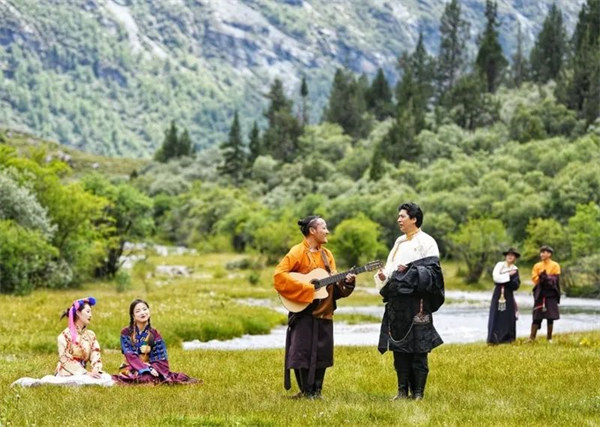 MV《向往亞丁》截圖。專輯制作方供圖