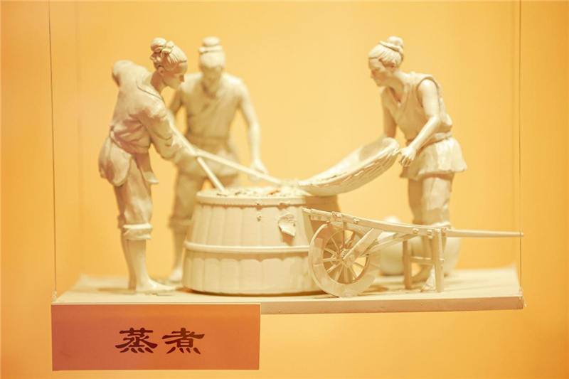 天府農(nóng)耕文明主題展還原的宋代釀酒工藝——蒸煮。