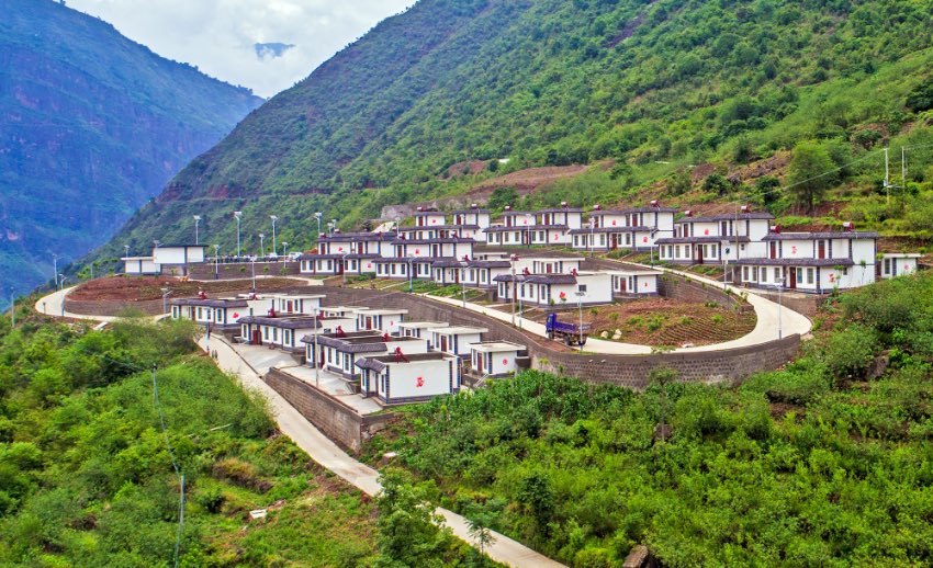 寧南縣跑馬鎮(zhèn)壩頭村易地扶貧移民安置點(diǎn)。楊育林?jǐn)z