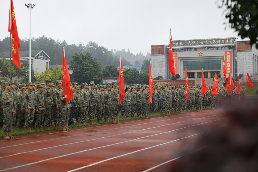 “開訓典禮”現(xiàn)場。西部戰(zhàn)區(qū)陸軍某綜合訓練基地供圖