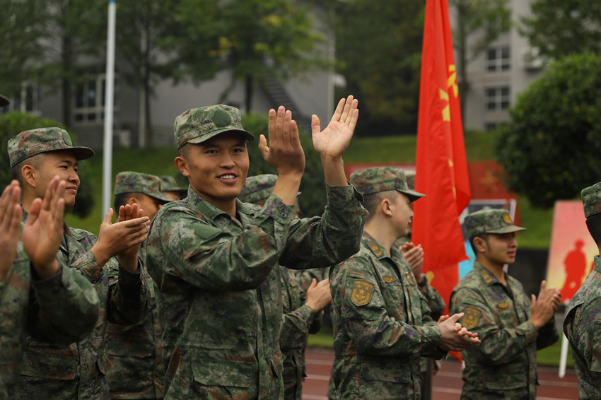 “開訓典禮”現(xiàn)場。西部戰(zhàn)區(qū)陸軍某綜合訓練基地供圖