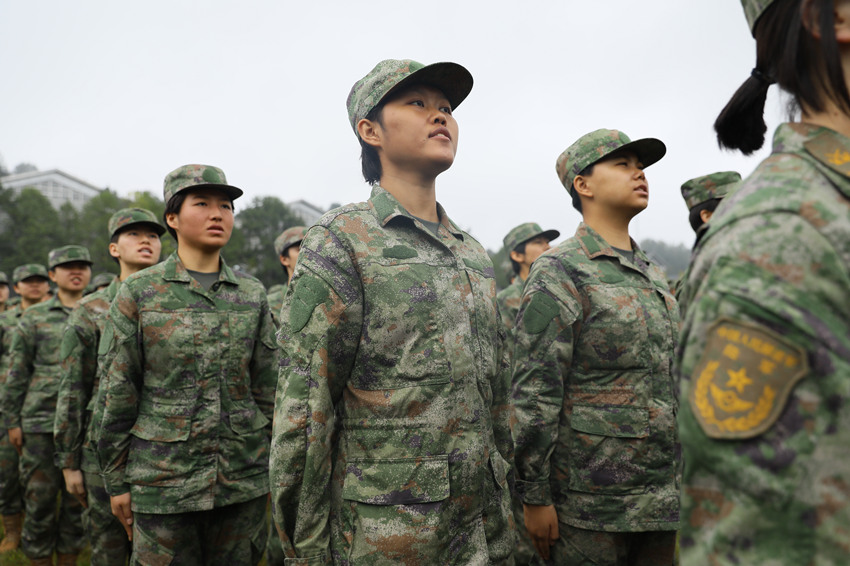 “開訓(xùn)典禮”現(xiàn)場。西部戰(zhàn)區(qū)陸軍某綜合訓(xùn)練基地供圖