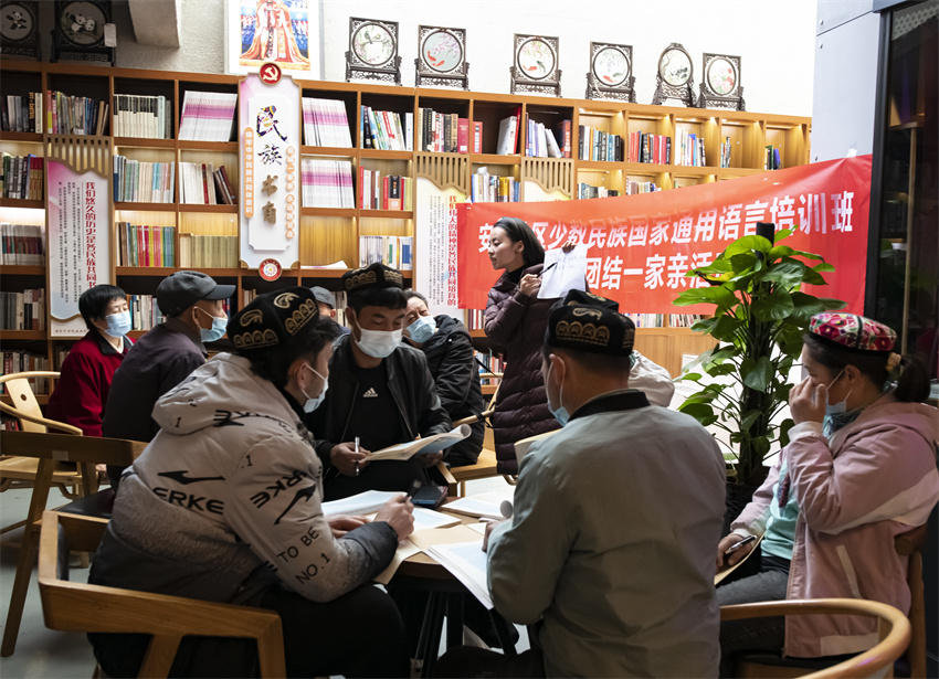 開展國家通用語言文字培訓(xùn)。民宗局供圖