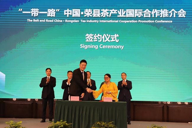 簽約儀式現(xiàn)場。榮縣縣委宣傳部供圖