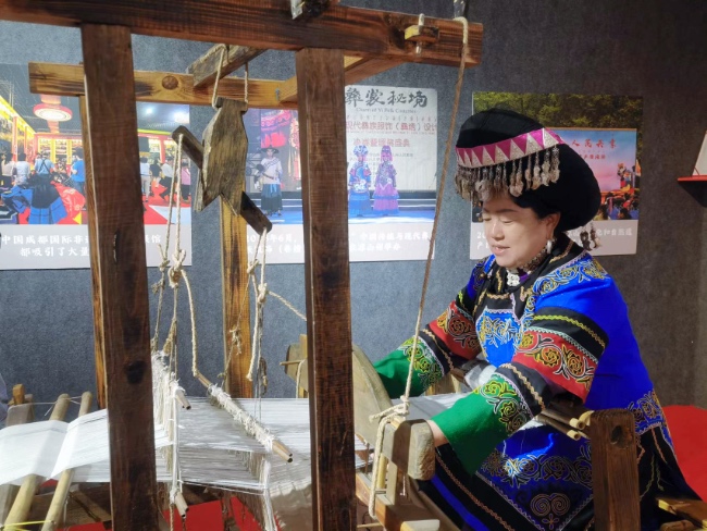 涼山非遺展現(xiàn)場。涼山州委宣傳部供圖