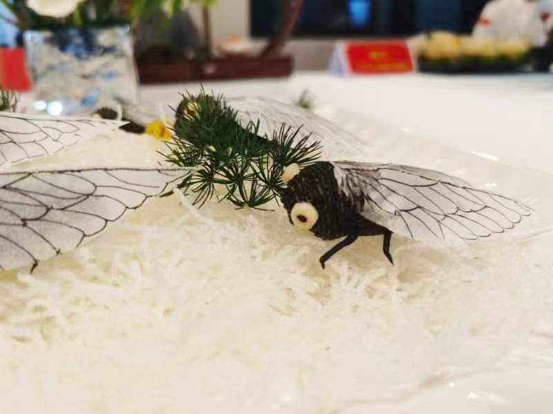 獲獎(jiǎng)菜品天冬知了酥。東興區(qū)融媒體中心供圖