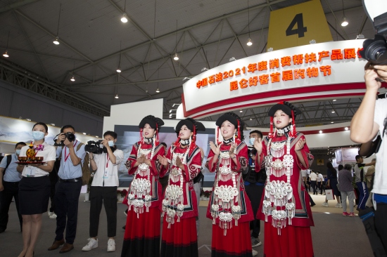 中國石油四川銷售公司積極承辦消費(fèi)扶貧展銷會。 中國石油四川銷售公司供圖