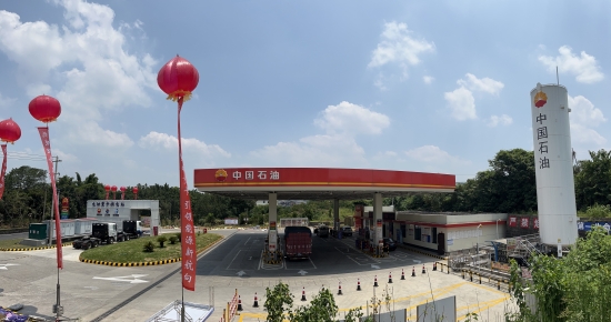 中國(guó)石油在川首座“油、氣、重卡換電”綜合能源站建成投運(yùn)。