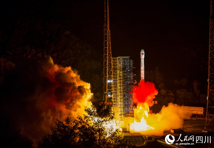 西昌衛(wèi)星發(fā)射中心組建于1970年12月，目前管理著西昌和文昌兩個(gè)航天發(fā)射場(chǎng)，至今已將數(shù)百顆國(guó)內(nèi)外航天器送入太空，是我國(guó)發(fā)射衛(wèi)星最多、對(duì)外開(kāi)放最早的衛(wèi)星發(fā)射中心。張衡攝