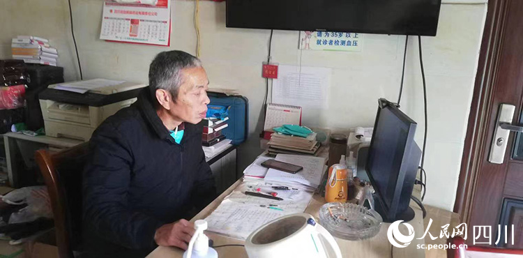 工作中的袁永平。朱斗峰攝