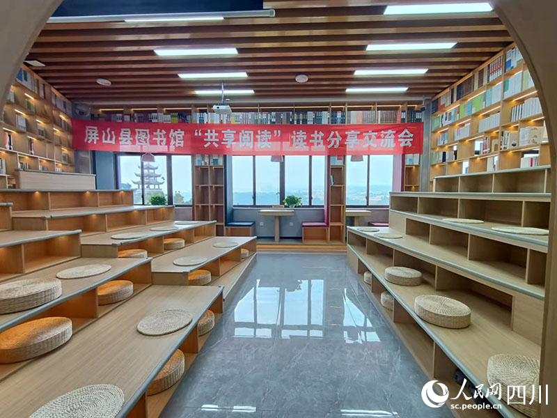 智慧書房內(nèi)的分享空間，讓閱讀“流動”起來。吳舒婷攝