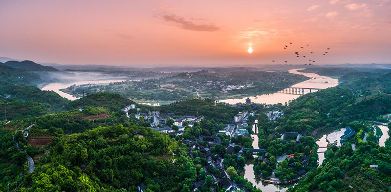 “半邊山江半邊城”是獨屬于五鳳古鎮(zhèn)的美景。五鳳鎮(zhèn)供圖