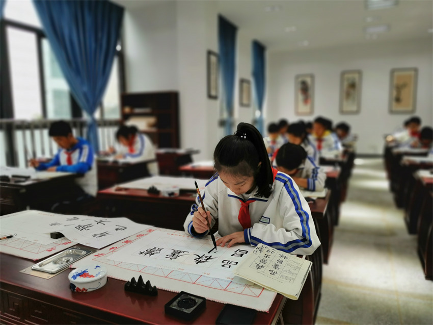 舉辦“弘揚(yáng)經(jīng)典國學(xué)，傳承中華文化”活動(dòng)。錦江區(qū)委統(tǒng)戰(zhàn)部供圖 
