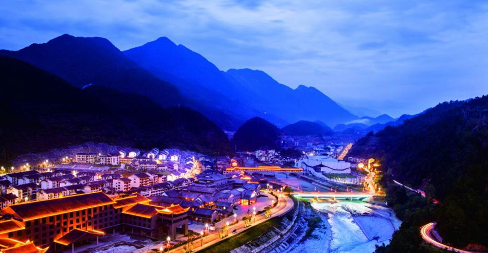 達(dá)州市宣漢縣渡口土家族鄉(xiāng)：該鄉(xiāng)位于大巴山國(guó)家地質(zhì)公園的核心區(qū)域，是國(guó)家4A級(jí)旅游景區(qū)—巴山大峽谷的門(mén)戶(hù)、國(guó)家非物質(zhì)文化遺產(chǎn)—川東土家族薅草鑼鼓傳習(xí)地。