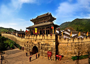 廣元市昭化區(qū)城關(guān)村：村內(nèi)有文物景點(diǎn)40余處，建成客棧民宿、餐館酒吧、書(shū)館茶社等500余家，培育《葭萌春秋》沉浸式演藝、雷棚評(píng)書(shū)等文化傳承展演20余種。
