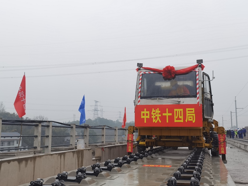 成自宜高鐵建成后，成都到自貢僅需40分鐘。成蘭公司供圖