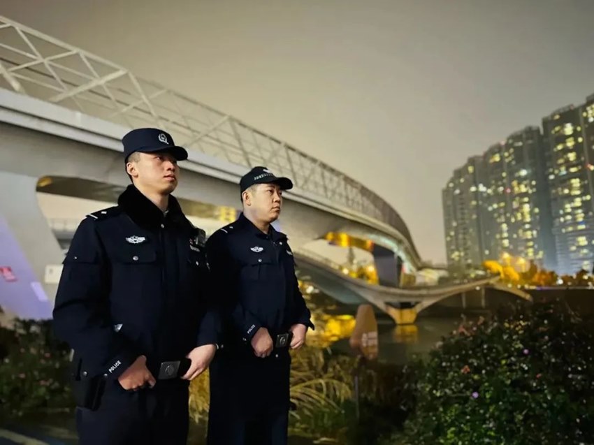 正在執(zhí)勤的民警。成都高新公安供圖