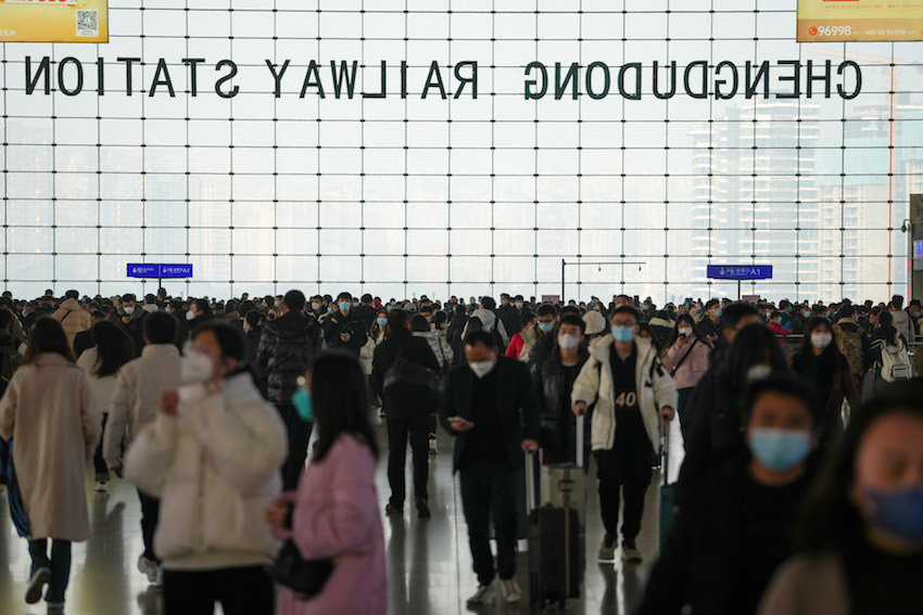 成都東站，乘客井然有序。成都鐵路供圖