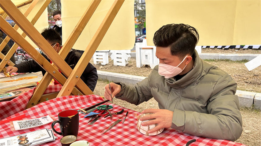 瓷胎竹編非遺項(xiàng)目展示。成華區(qū)文化體育和旅游局供圖
