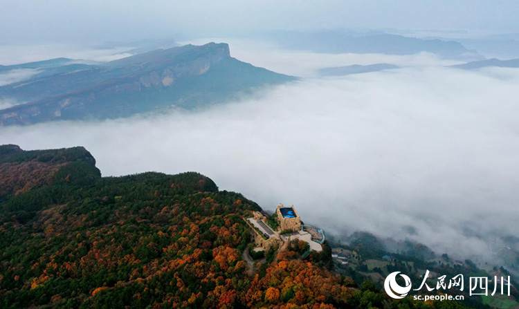 梁山寺云海。李自公攝