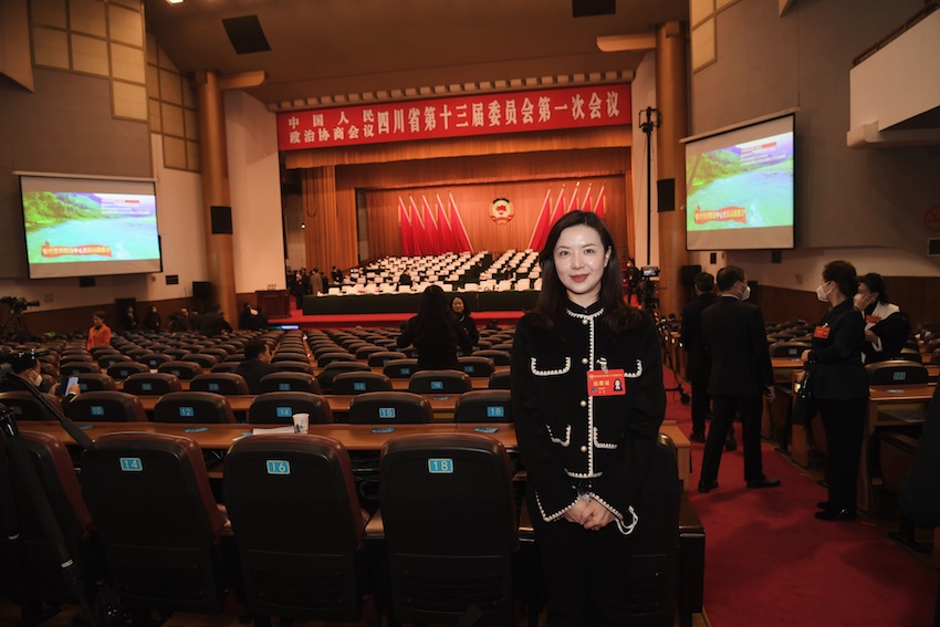 十三屆四川省政協(xié)委員，成都市泡桐樹(shù)小學(xué)校長(zhǎng)黃藝竹。受訪者供圖