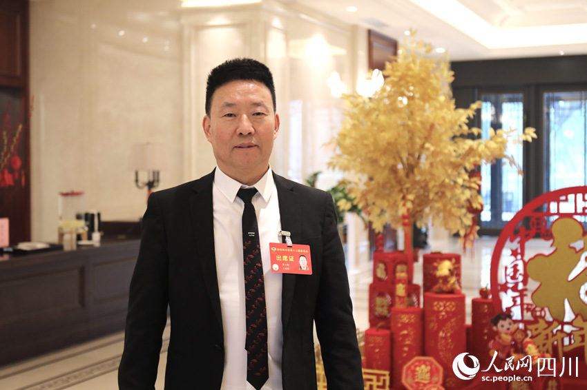省政協(xié)委員、省工商聯(lián)副主席黃玉蛟。人民網(wǎng) 趙祖樂攝