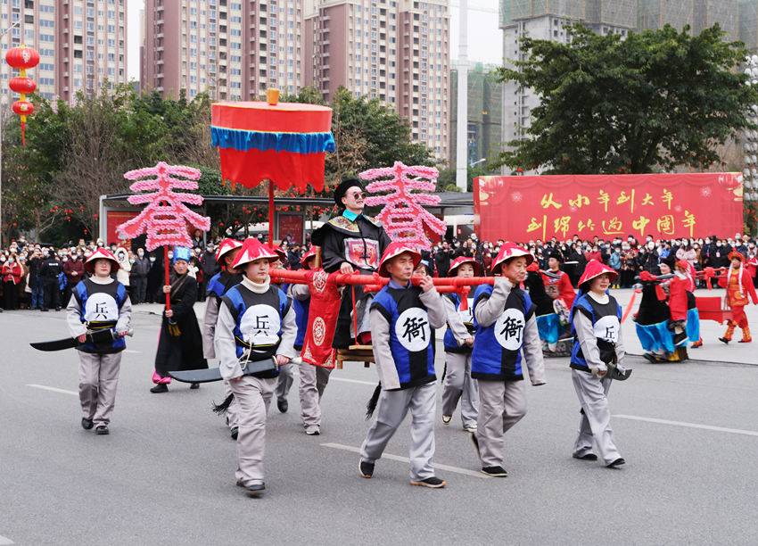 四川綿竹年畫節(jié)民俗巡游鬧新春。綿竹市委宣傳部供圖