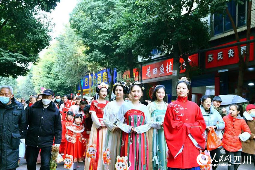 漢服巡街。江悅攝