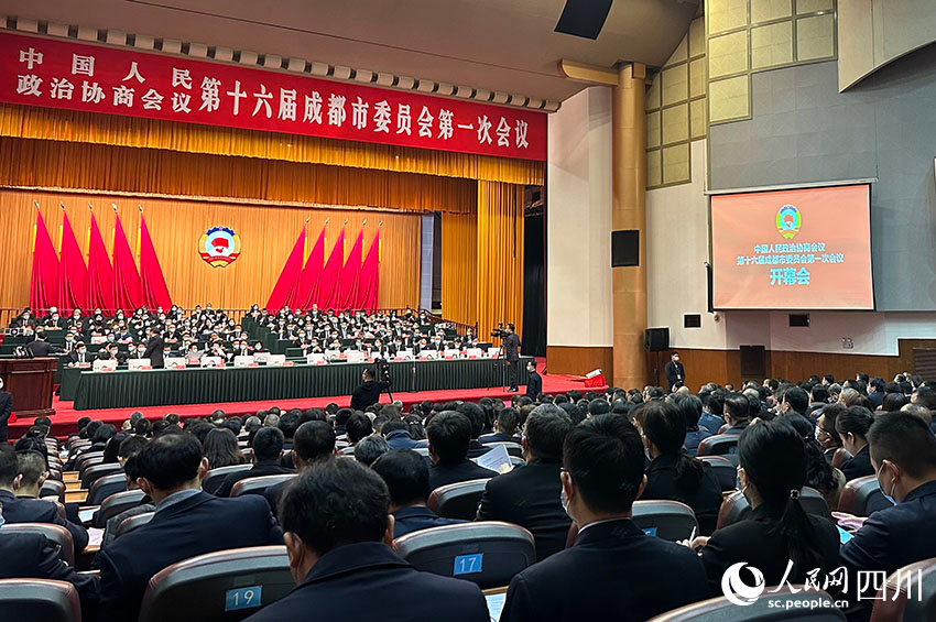 中國(guó)人民政治協(xié)商會(huì)議第十六屆成都市委員會(huì)第一次會(huì)議開幕會(huì)現(xiàn)場(chǎng)。人民網(wǎng) 王波攝