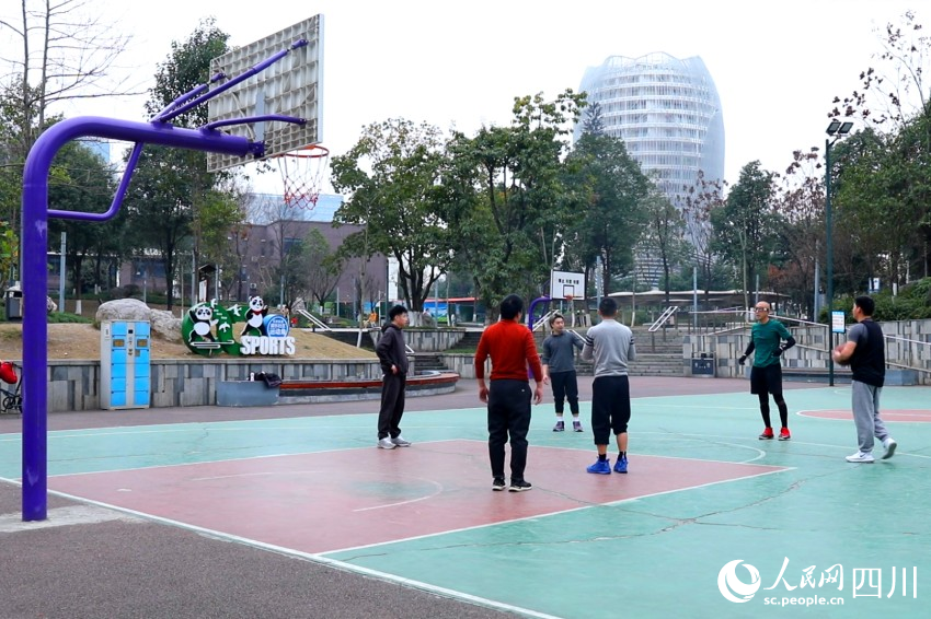 大源中央公園籃球場(chǎng)。侯杰攝